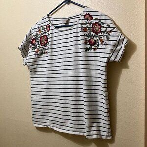 Chico's Women's White/Black Striped Embroidered Beaded Floral Top Size 1P/MP